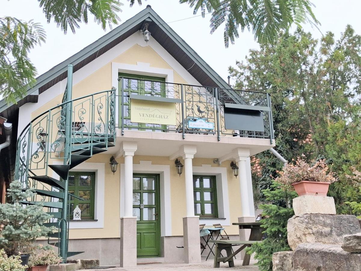 Vagabund Vendégház - B&B Etyek