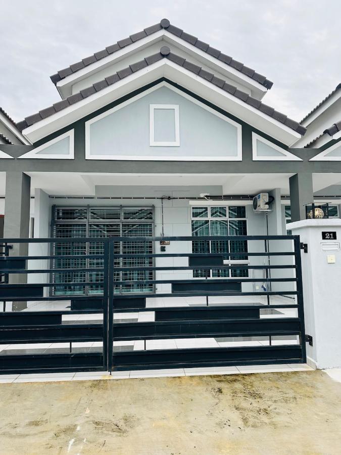 Abhar Homestay Batu Pahat 2 - Chambres d’hôtes Batu Pahat