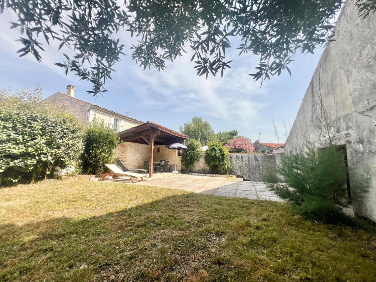 REFUGE CHAMPETRE - Moderne & Confort - Jardin Terrasse Barbecue - Parking et Wifi Gratuit - ESPACE ET DETENTE - Parfaitement équipé - Idéal FAMILLE - B&B Saint-Coutant-le-Grand