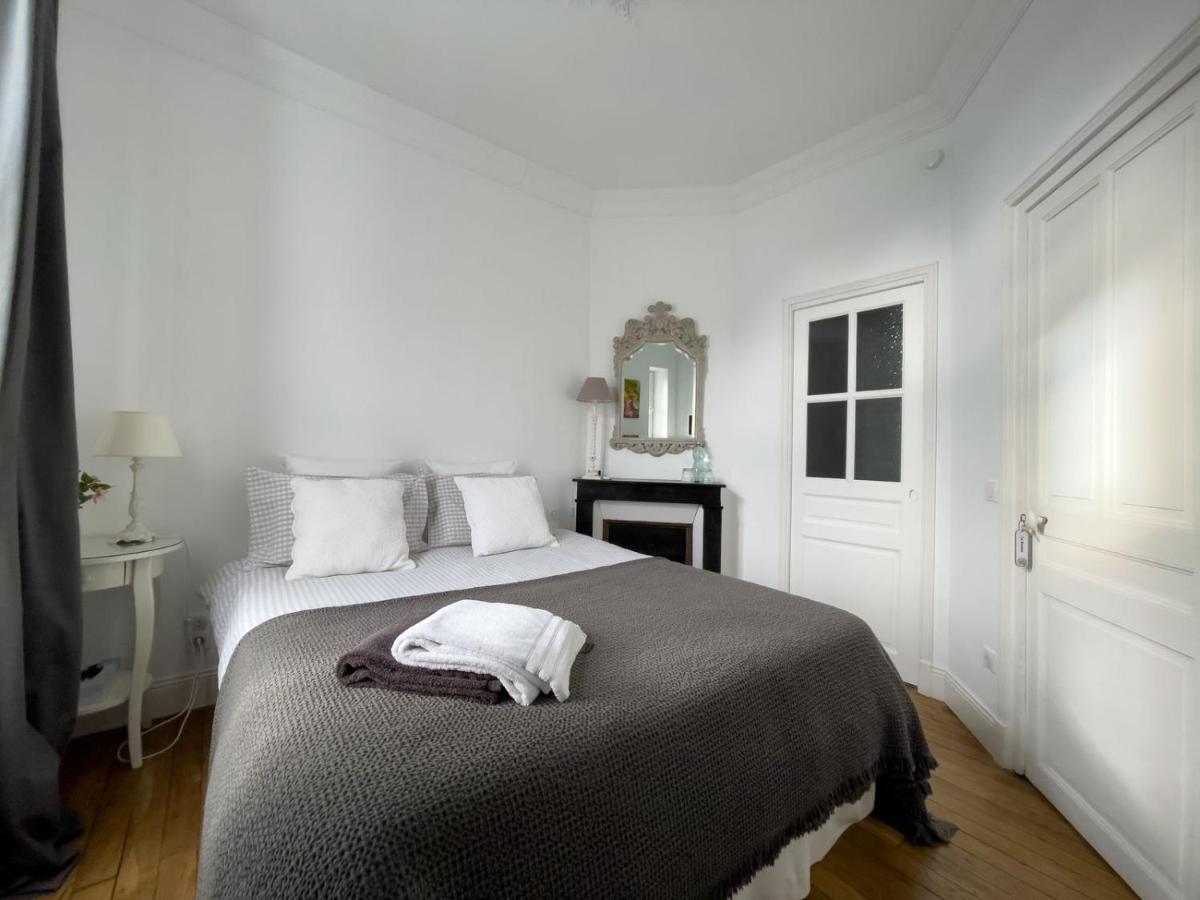 Habitación con cama grande 