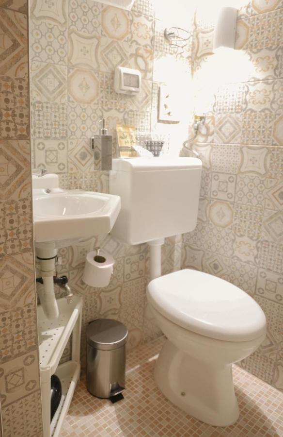 Room 20 - Piccola Camera in pietra bianca - B&B Giovinazzo