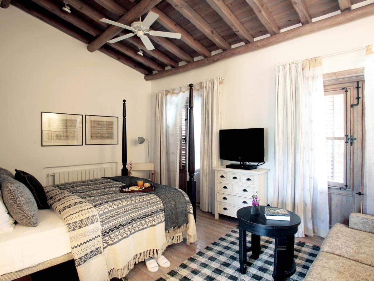 Chambre Double avec Balcon - Vue sur Piscine (Olive)