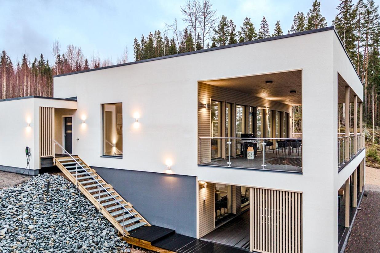 Villa Joutsenranta by the lake Incl WiFi, Terrace, Jacuzzi for extra fee - B&B Himos