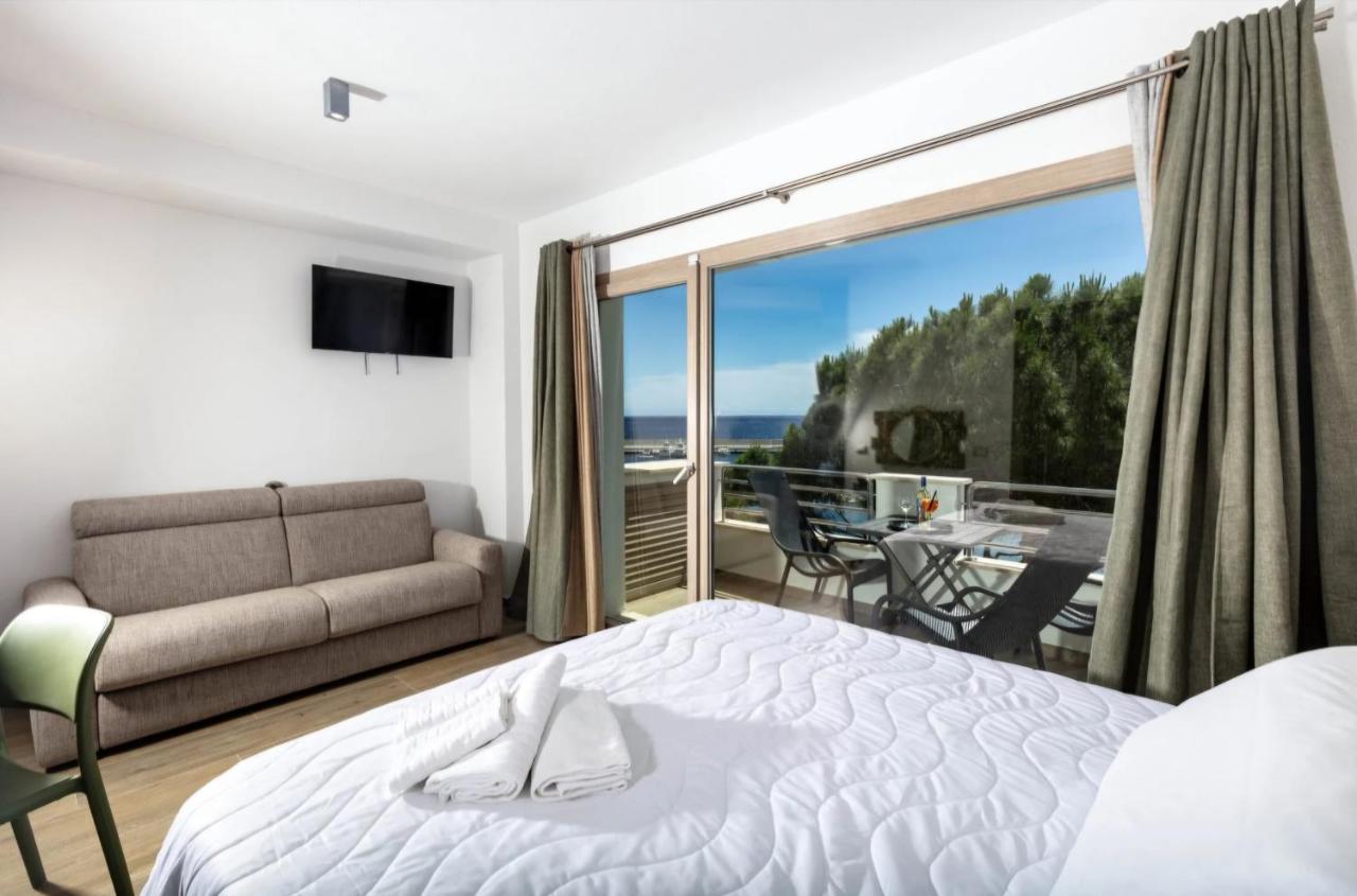Tweepersoonskamer met Balkon en Uitzicht op Zee