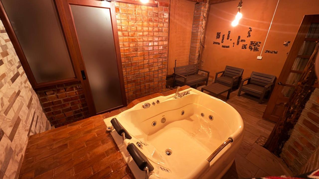 Cabaña Real con Yacuzzi rodeada de pavos reales - Chambres d’hôtes Ibarra