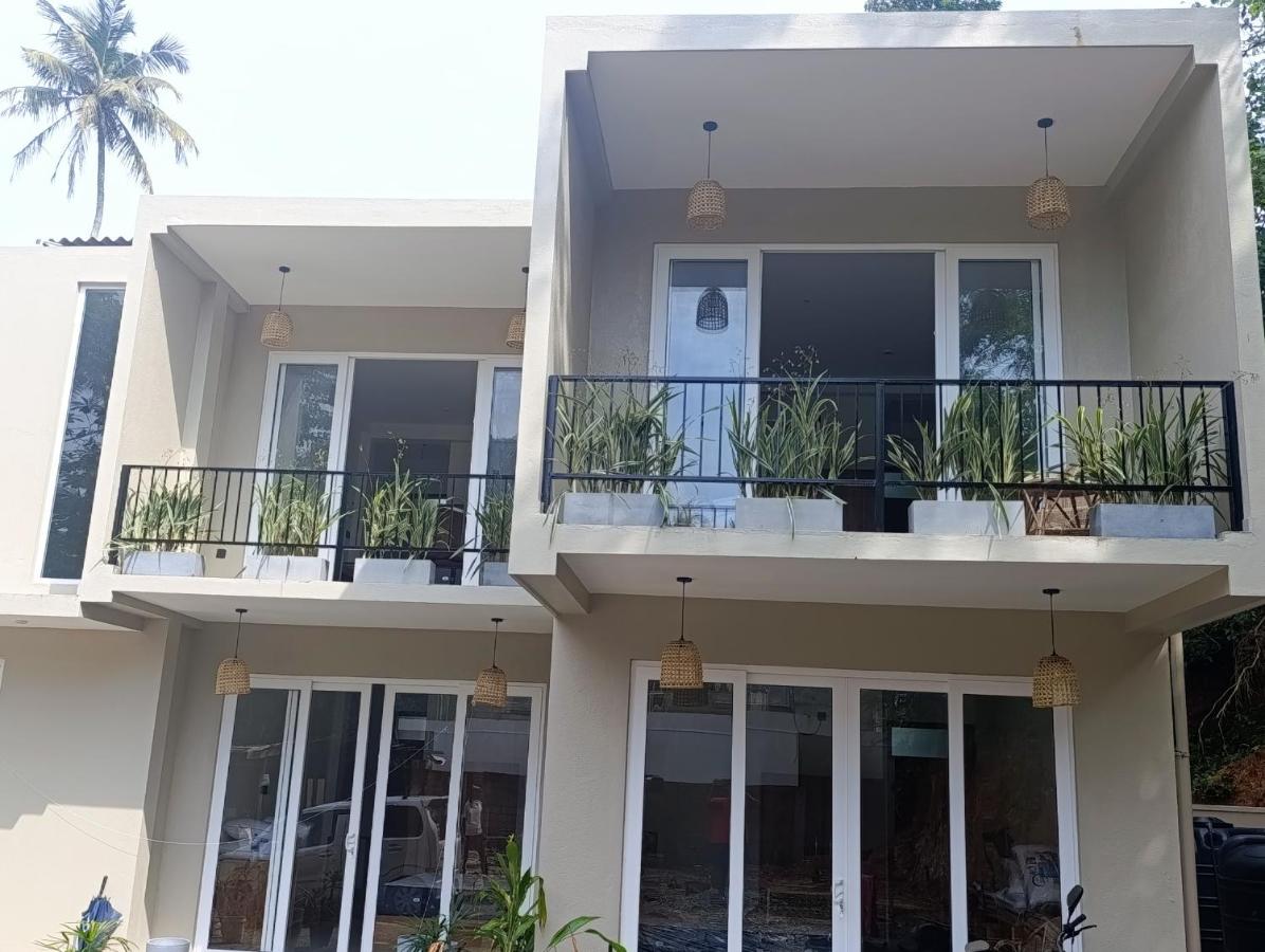 Deluxe Double Room (2 Adults + 1 Child)