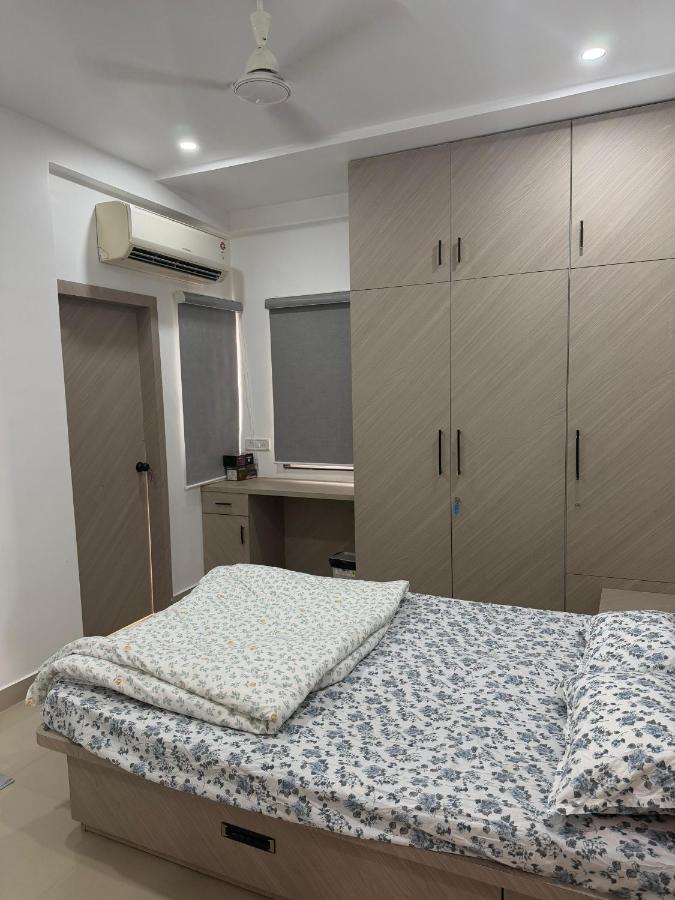 Modern, Spacious & One of the Best in Town - Ferienwohnung Nagpur