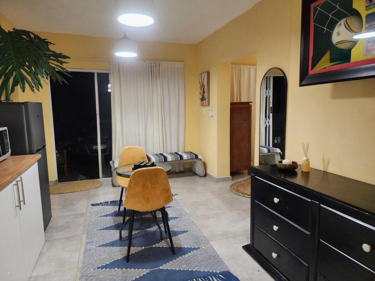 Villa Vutomi - Tranquil Durban North Escape - B&B Durban