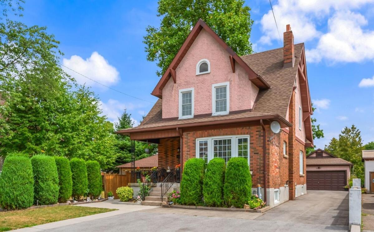 Romeo & Juliet Niagara Retreat - Clifton Hill - Bed and Breakfast Niagara Falls