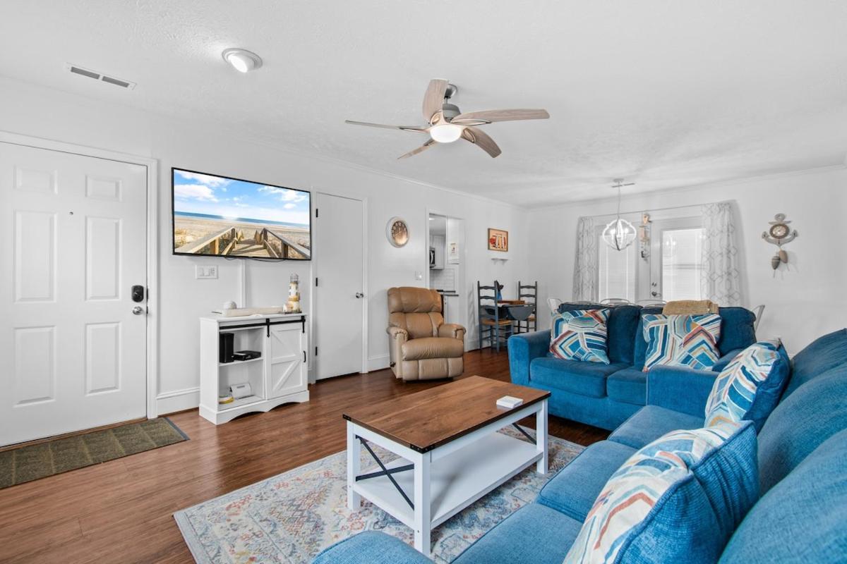 3 Blocks to Beach - Sleeps 8 - 5 Bd - PET FRIENDLY - B&B Myrtle Beach