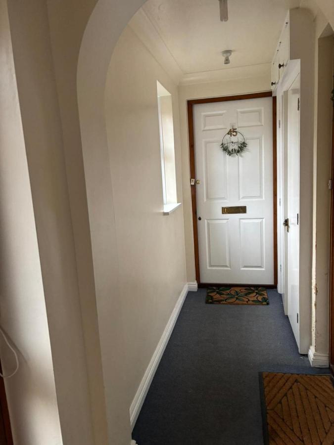Small two Bed Apartment on a Private Road - B&B Isleworth