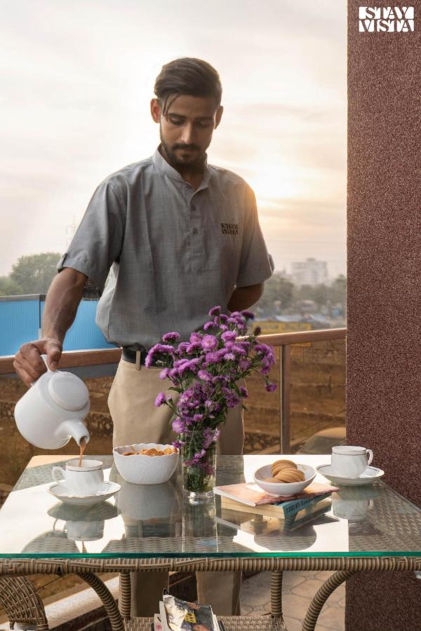 StayVista at Terra Vista with Pool, Lawn, BBQ - B&B Jaipur