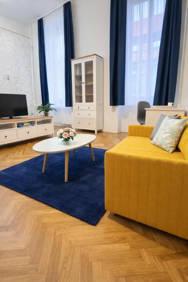 Downtown studio - Ferienwohnung Fünfkirchen