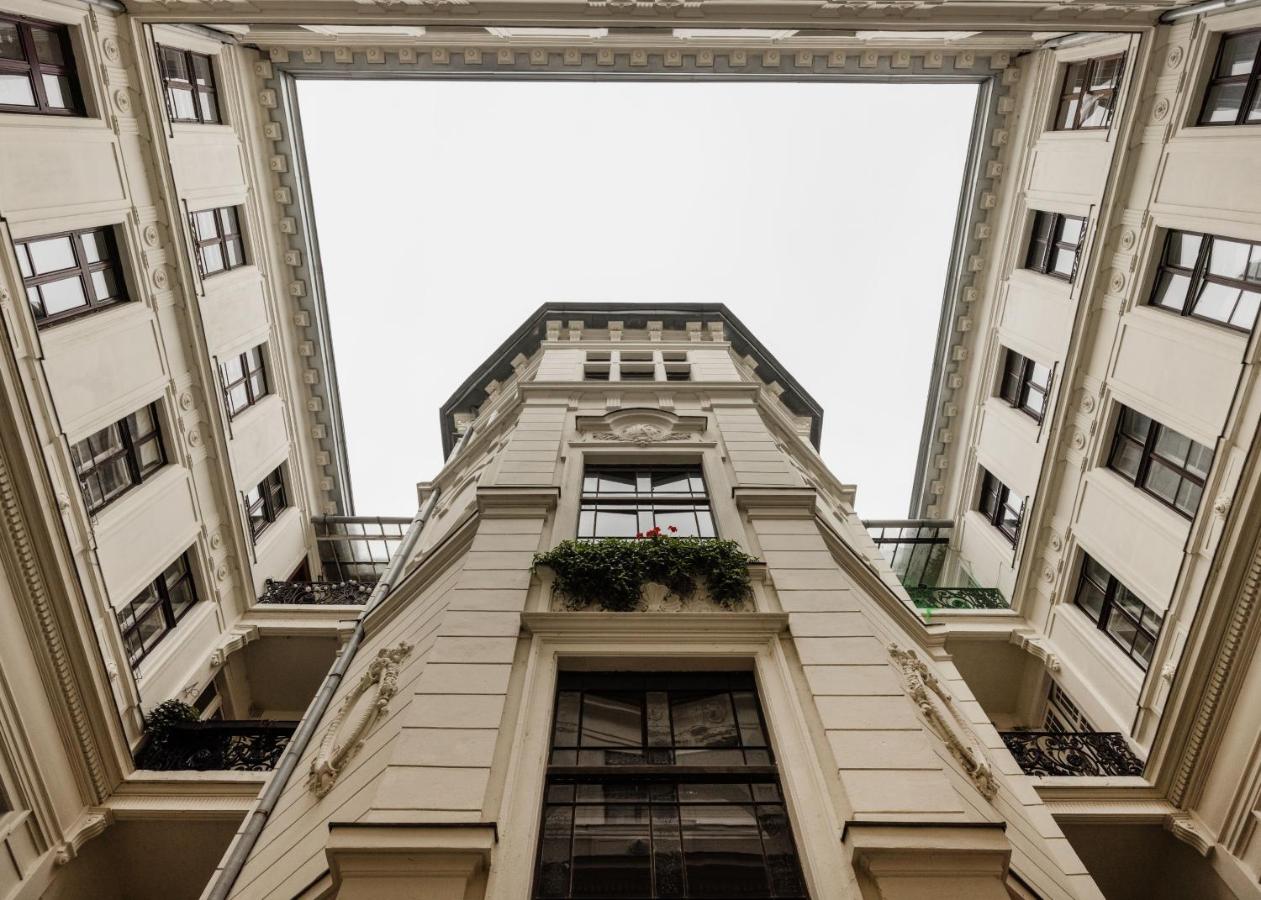Historic Danube Luxury Chic Riverside Stay Suite - B&B Budapest