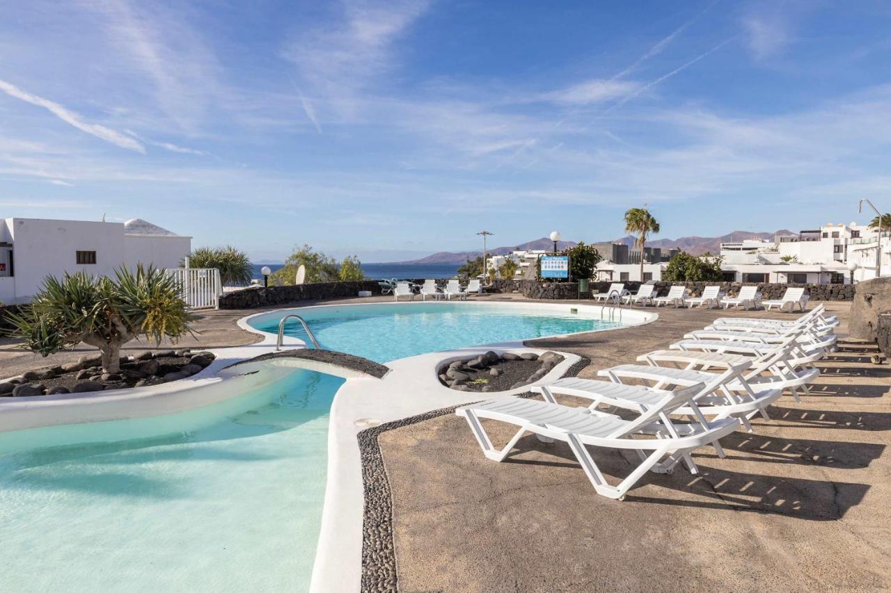 Tabaybas 7 Beachfront Pool Sea Views by Bayside - Bed and Breakfast Puerto del Carmen