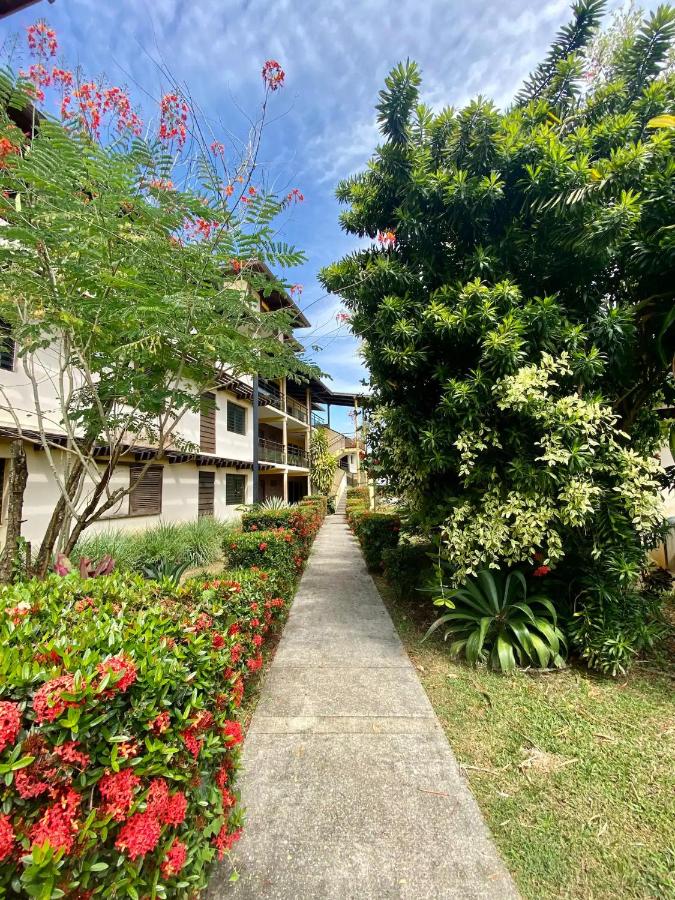 Coconut Room - Entre mer et forêt avec piscine - B&B Camp de Rémire