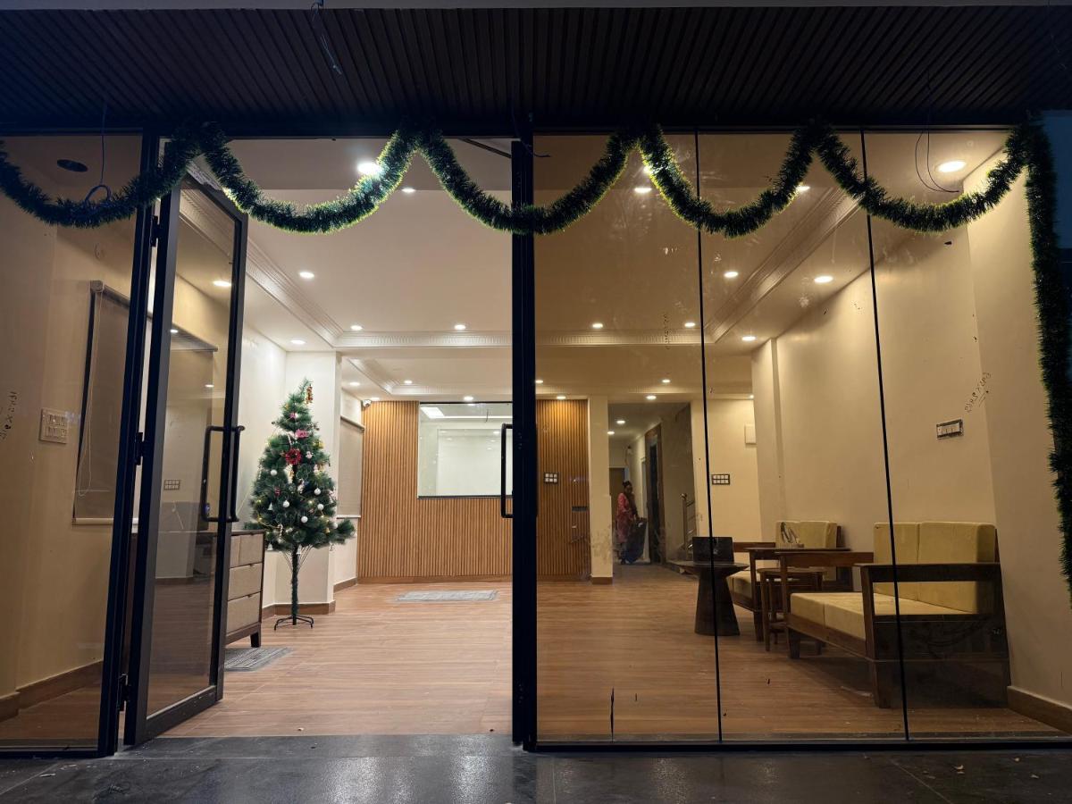 HomeSlice Sarjapur - Balcony Rooms - B&B Bengaluru