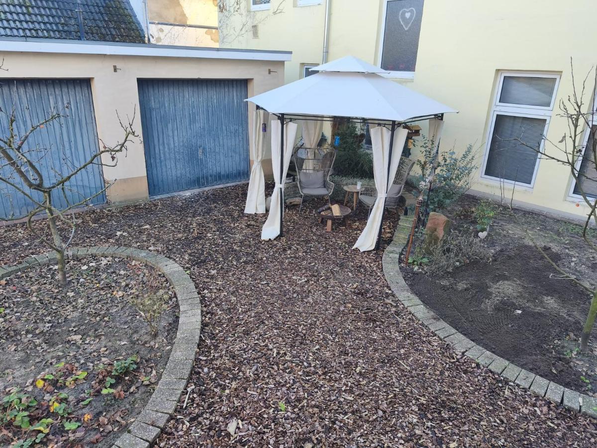 statt HOTEL - individuelle, gemütliche Dachgeschoßwohnung zum wohlfühlen - im Herzen Oldenburg - B&B Oldenburg