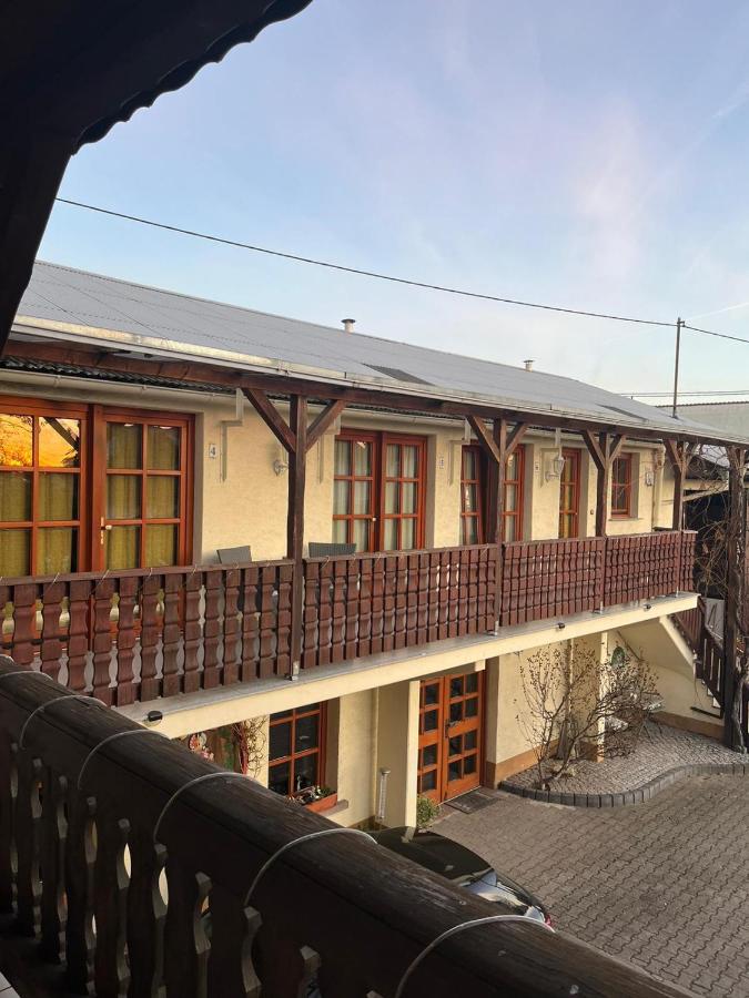 Weingut Günther und Gästezimmer - B&B Gimbsheim