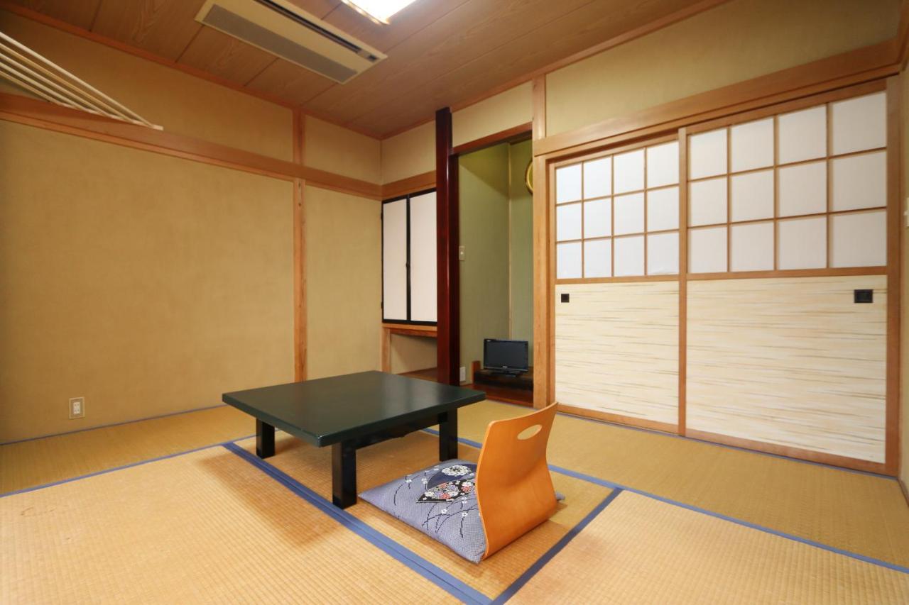 Japanese-Style Economy Room with Shared bathroom - Smoking