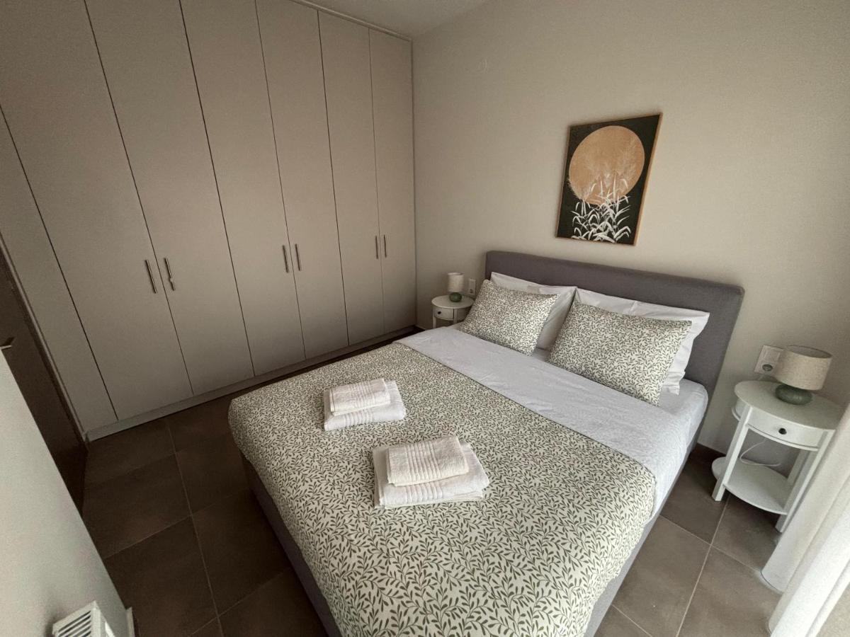 Leaf Volos apartment with private parking - B&B Volos