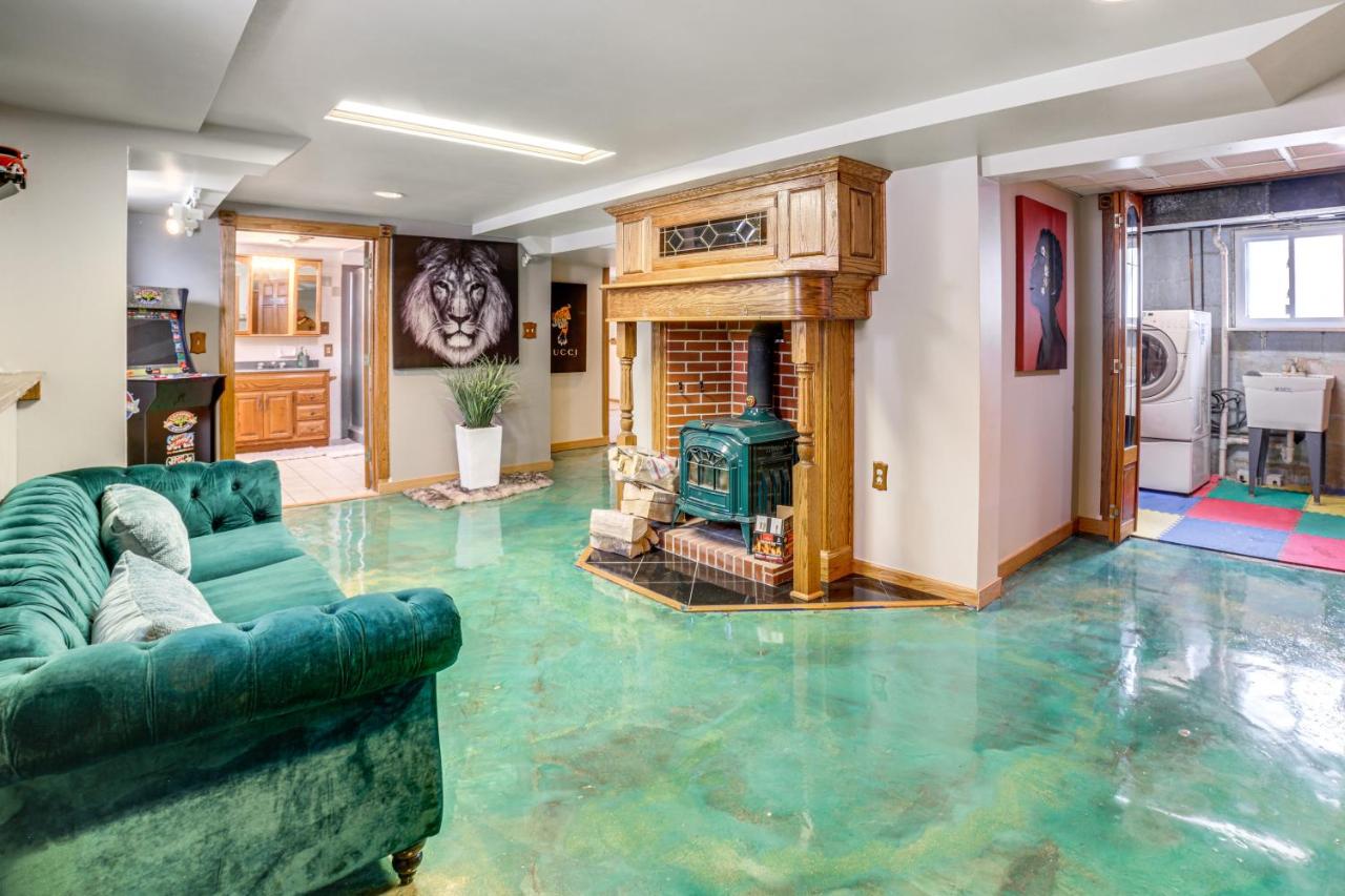 Private Hot Tub & Patio! Chicagoland Extended Stay - Chambres d'hôtes Lansing