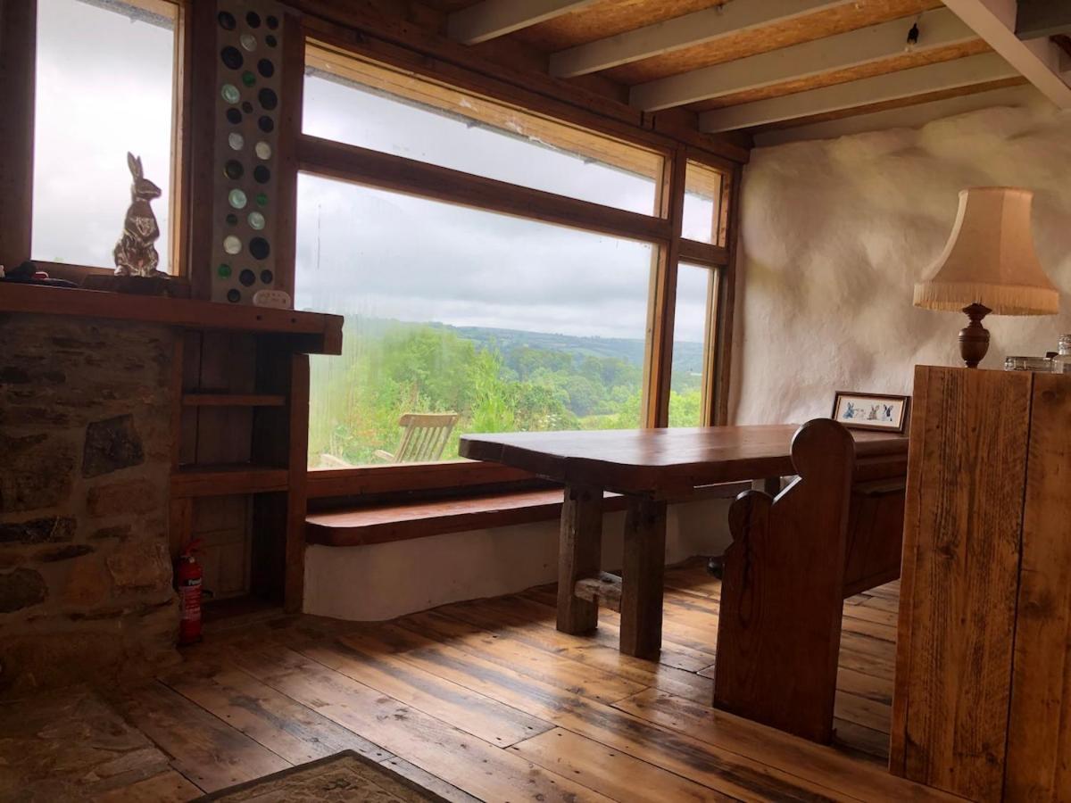 Rabbits ,1 bedroom, Dartmoor Hillside, Eco Hobbit style, Home - Bed and Breakfast Wrangaton