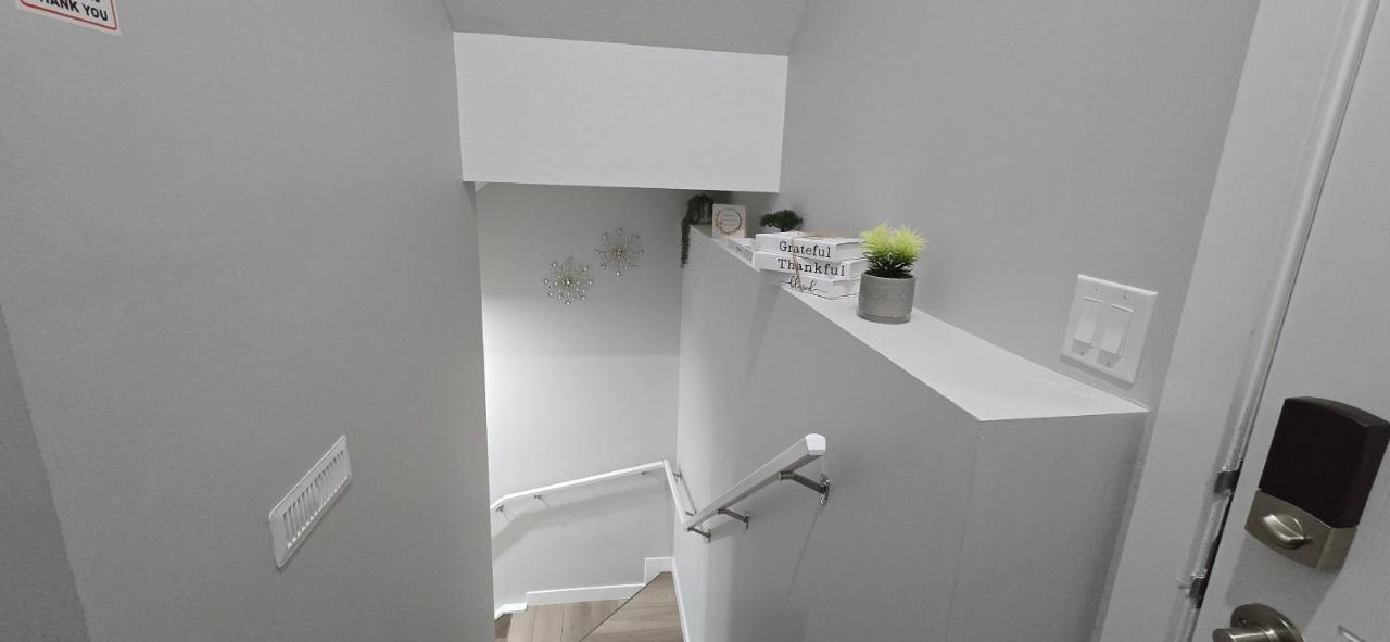 Glacier Comfort Living Suite - Bed and Breakfast Calgary