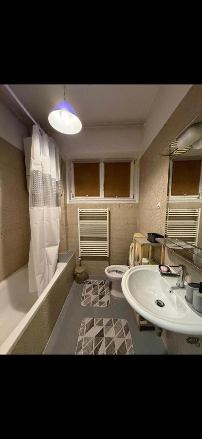 Retro Apartment Near the Cathedral-Free Private Parking - B&B Sarajevo