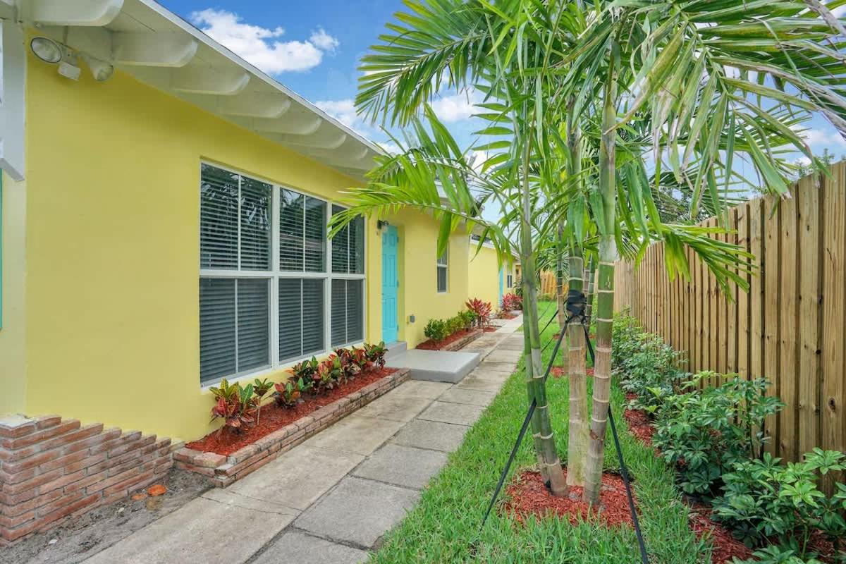 Beach Getaway One Block from the Beach - B&B Pompano Beach