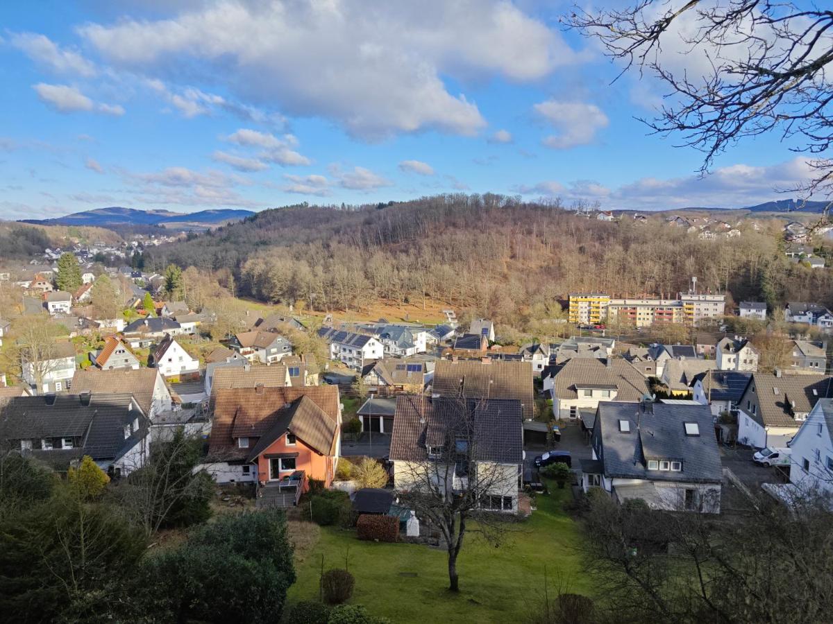 Siegen 2 - Geisweid Work and stay Neu Modernisiert 3 Schlafzimmer Badezimmer Wohnzimmer Balkon - Chambres d'hôtes Siegen