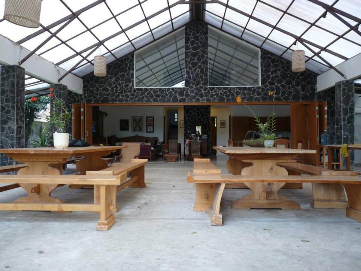 Ronia Mountain Villa Lembang - Chambres d’hôtes