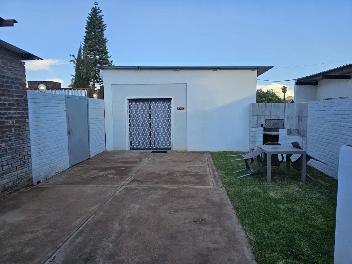 Lalapanzi - Nxabba - B&B Olifantshoek