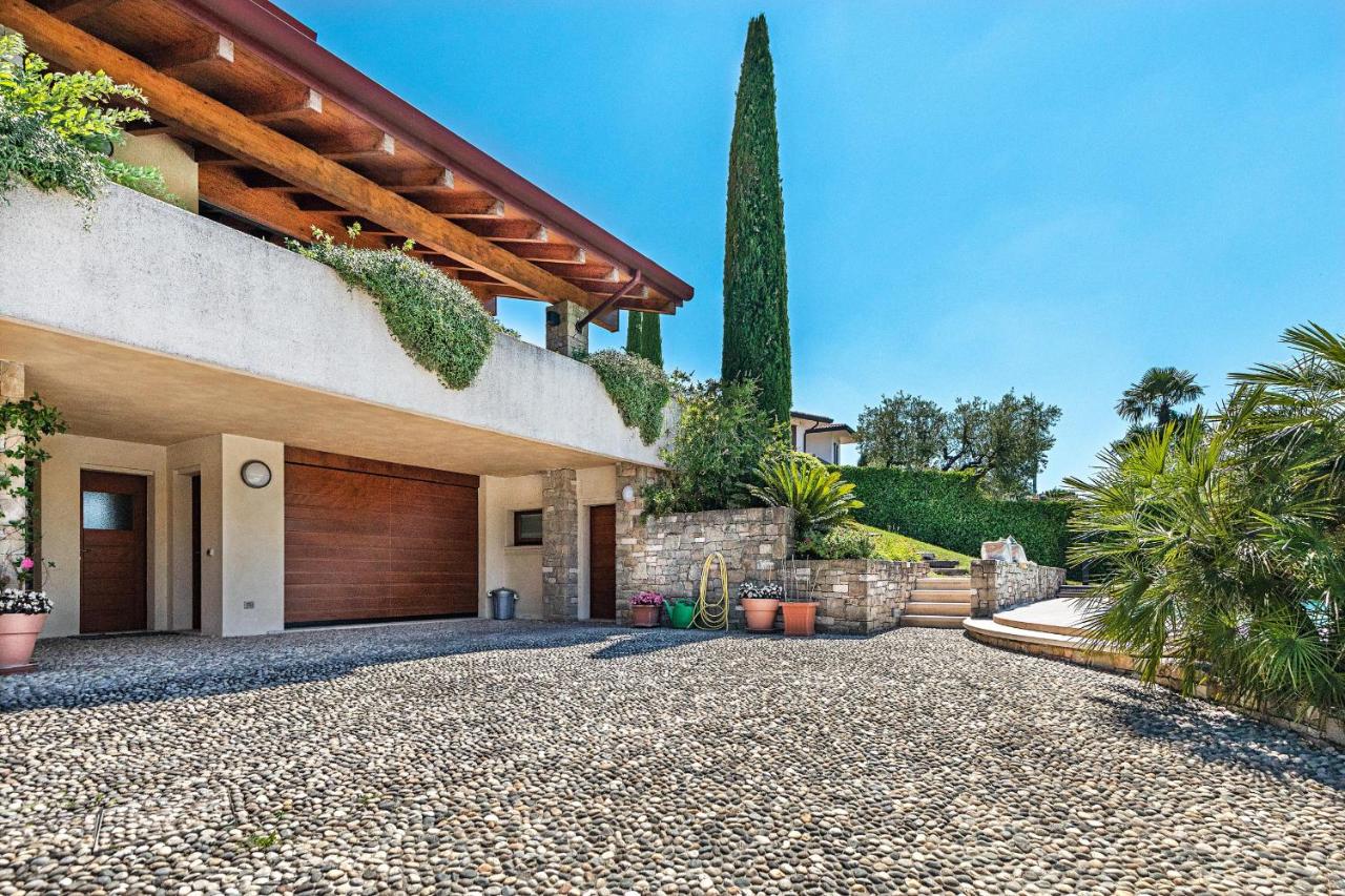 Villa Vittoria by Whale Homes - B&B Manerba del Garda