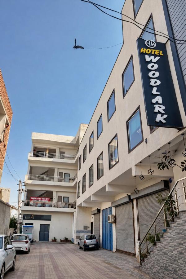 Hotel Wood Lark by Sidham Group # Budget Friendly - B&B Sohāna