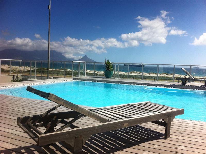 Beachfront Apartment at Seaspray in Blouberg - B&B