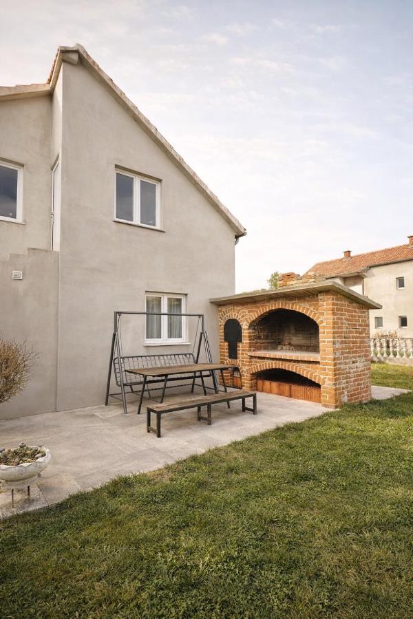 Apartman Mila - B&B Golubić