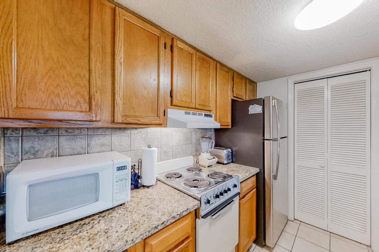 Mountain View Ski Condo Sleep 6 - Fireplace - Hot Tub - Chambres d’hôtes Gatlinburg