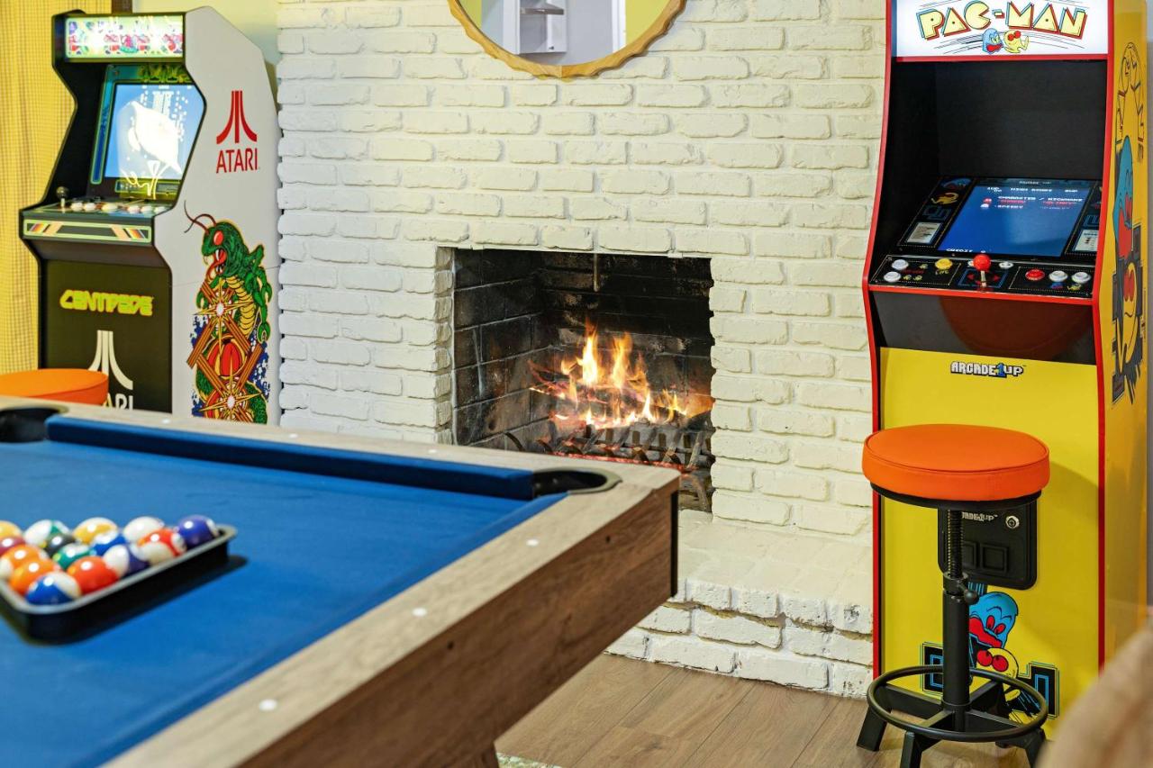 Backyard Paradise Sleeps 14 Arcade Games Spa - B&B Bradenton