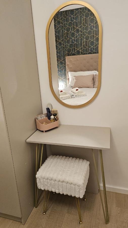 Luxury Opus - Self Check in, Free Private Parking - B&B Osijek