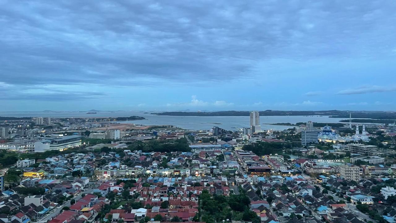 Dewi's Pollux - B&B Batam Centre