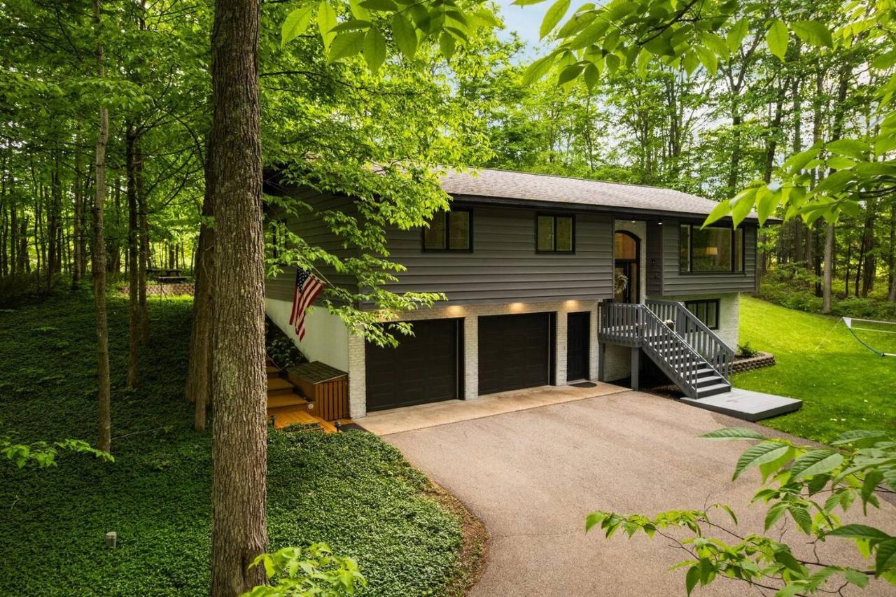 Private & Convenient-Hot tub-Fire Pit-Game room! - Ferienwohnung Petoskey