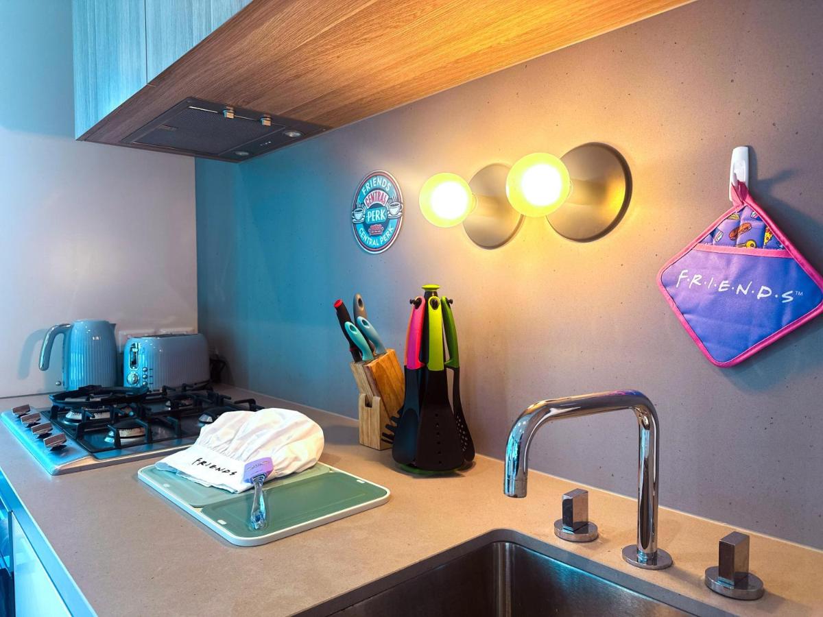Chic 2BR 1Bath Apt in Melbourne CBD - Bed and Breakfast Melbourne