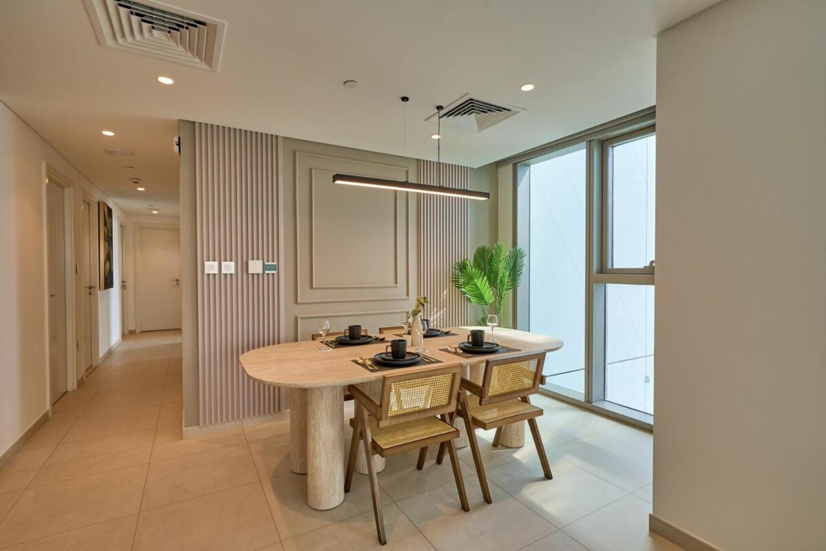 Stylish 4BR with Burj View and Dubai Mall Connection - B&B Dubai