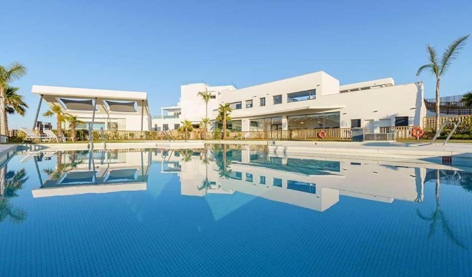Brand New Pool view apartment Groundfloor 6p 2BR - La cala de Mijas - Casa Banderas - w Terrace and garden - close to Golf courts - Chambres d'hôtes Mijas Costa