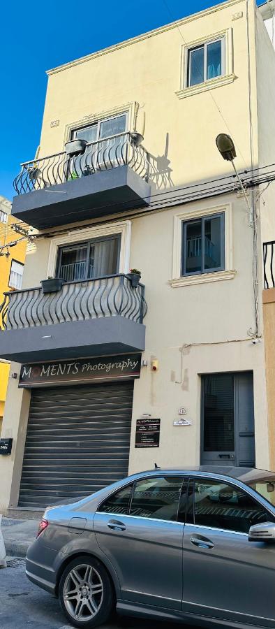 May Flower: Modern Flat close to Airport/Bus Stops - B&B Tarscen