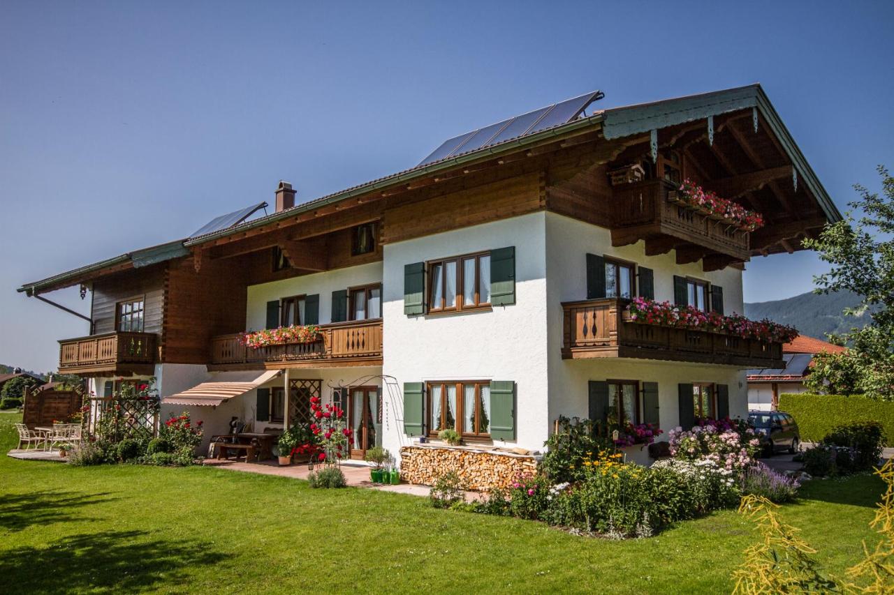 B&B Inzell - Ferienwohnungen Haus Martin - Bed and Breakfast Inzell