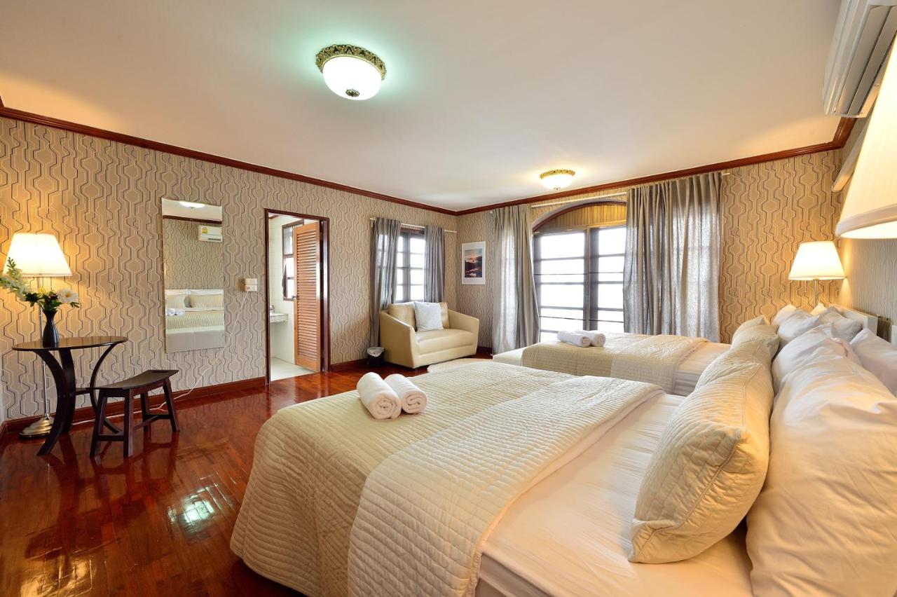 Deluxe Family Room