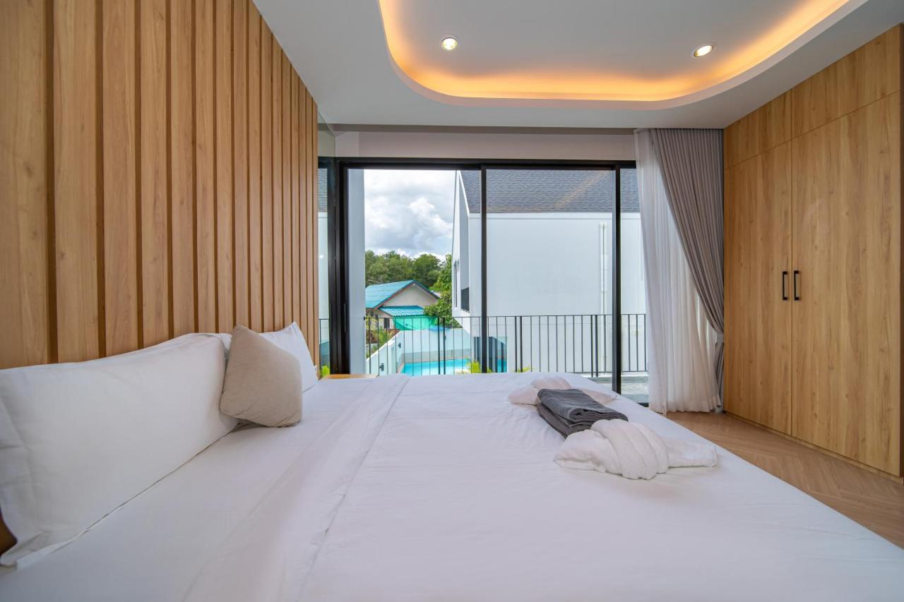 Bangtao's brand new modern luxury pool villas completed in 2025 feature a minimalist design aesthetic and a spacious 12-meter private swimming pool Early bird special offers available - Chambres d'hôtes Bang Tao Beach