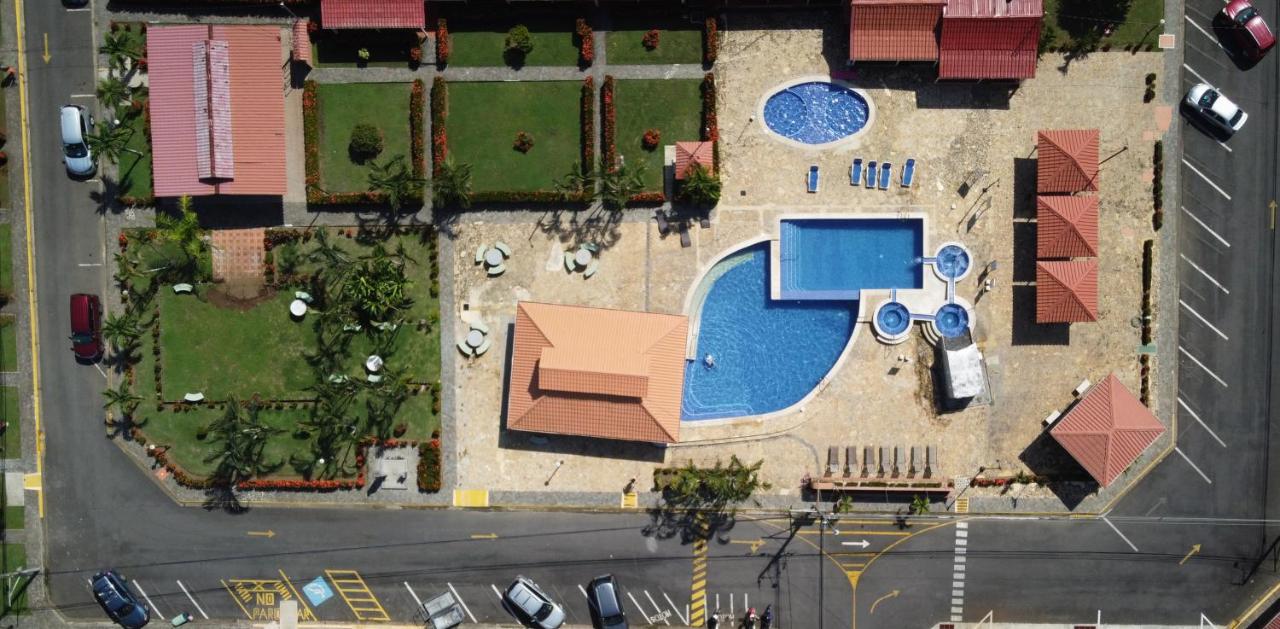 Secure 1BD Villa Pool, AC, WiFi & Walk to Beach - B&B Jacó